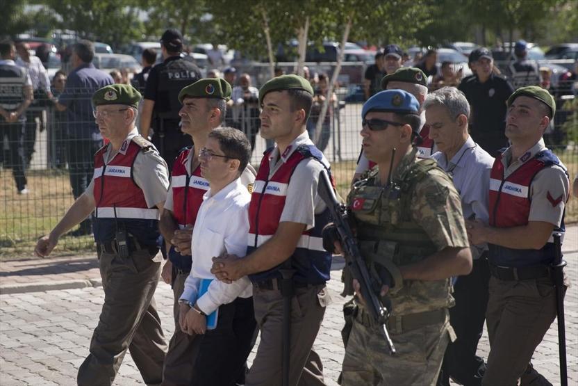 Akıncı Üssü davasının sanıkları idam ipiyle protesto edildi