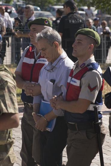 Akıncı Üssü davasının sanıkları idam ipiyle protesto edildi