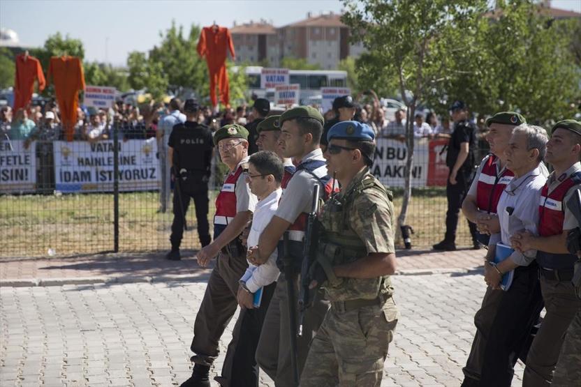 Akıncı Üssü davasının sanıkları idam ipiyle protesto edildi