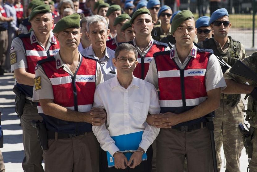 Akıncı Üssü davasının sanıkları idam ipiyle protesto edildi