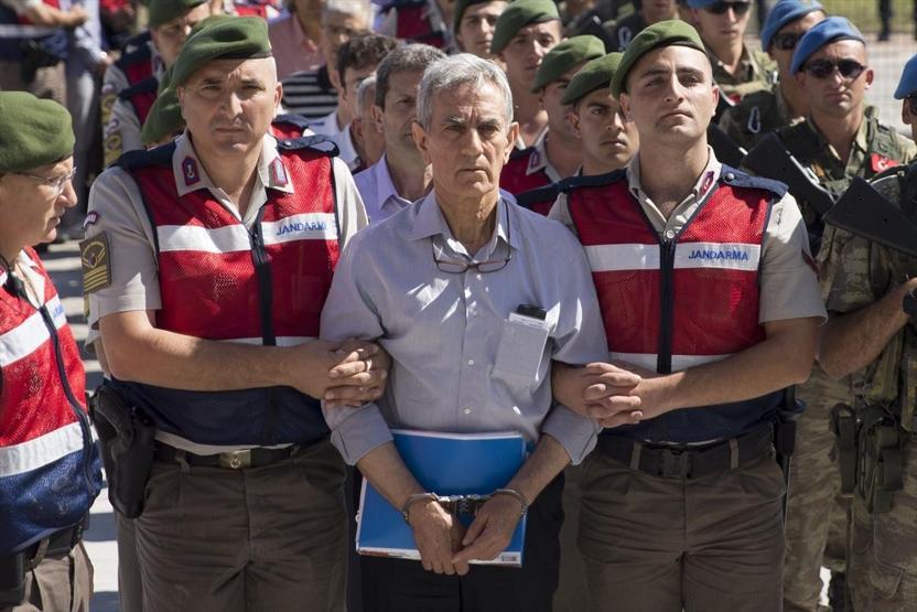Akıncı Üssü davasının sanıkları idam ipiyle protesto edildi