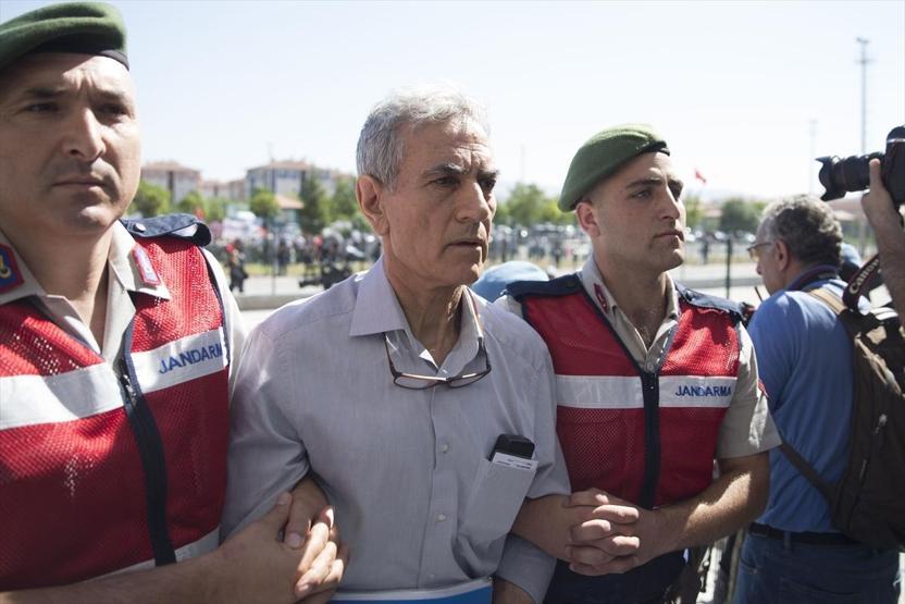 Akıncı Üssü davasının sanıkları idam ipiyle protesto edildi