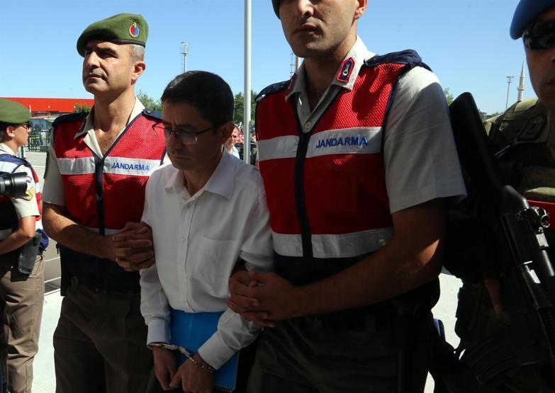 Akıncı Üssü davasının sanıkları idam ipiyle protesto edildi