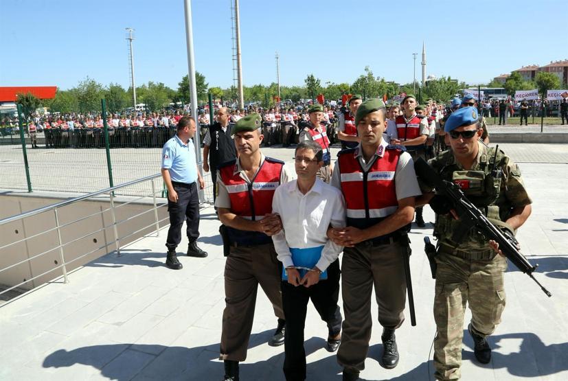 Akıncı Üssü davasının sanıkları idam ipiyle protesto edildi