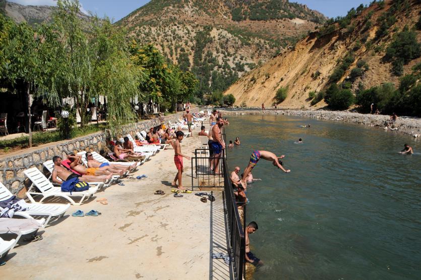 Ege ya da Akdenize değil Munzur Çayına akın ettiler