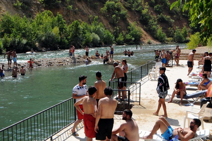 Ege ya da Akdenize değil Munzur Çayına akın ettiler