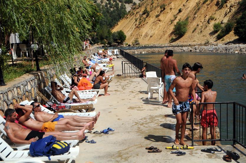 Ege ya da Akdenize değil Munzur Çayına akın ettiler