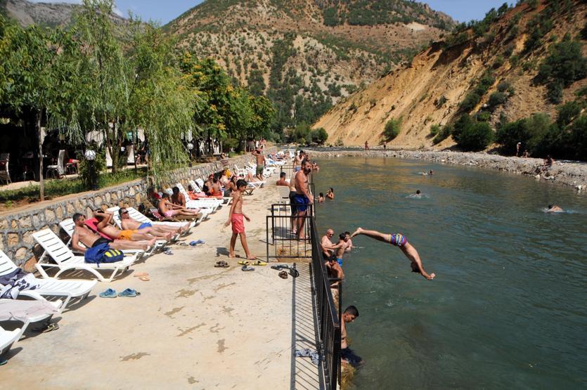 Ege ya da Akdenize değil Munzur Çayına akın ettiler