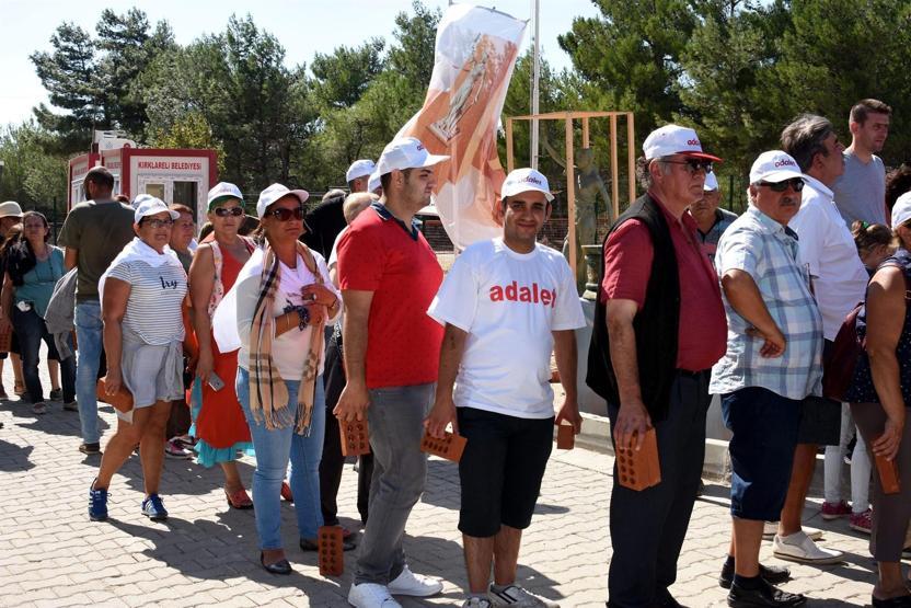 Yılmaz Büyükerşen tasarladığı Adalet Heykelini anlattı