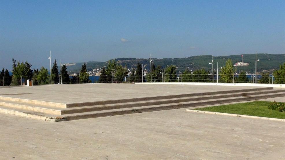 Yılmaz Büyükerşen tasarladığı Adalet Heykelini anlattı