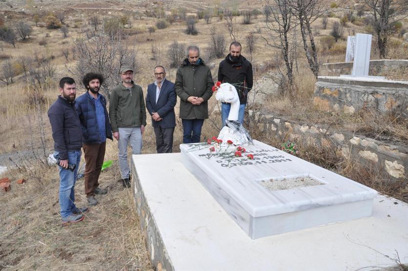 DHA Muhabiri Cem Emir, Tuncelideki mezarı başında anıldı
