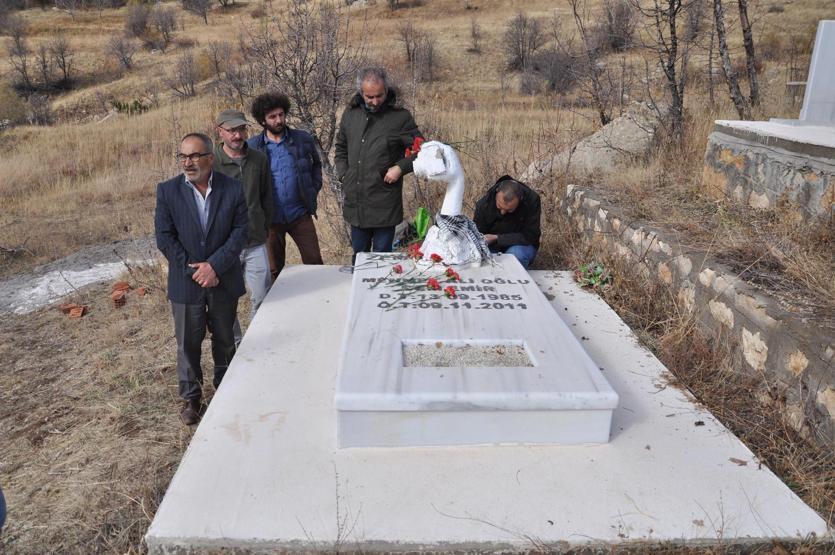 DHA Muhabiri Cem Emir, Tuncelideki mezarı başında anıldı