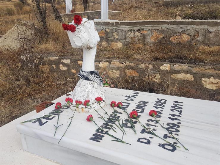 DHA Muhabiri Cem Emir, Tuncelideki mezarı başında anıldı