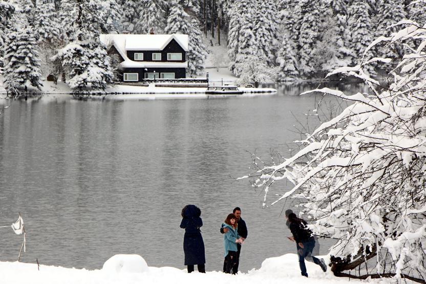 Kar, Bolu ve Gölcükü bembeyaz bir cennete çevirdi