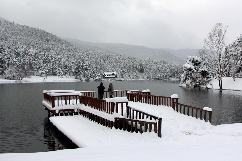 Kar, Bolu ve Gölcükü bembeyaz bir cennete çevirdi
