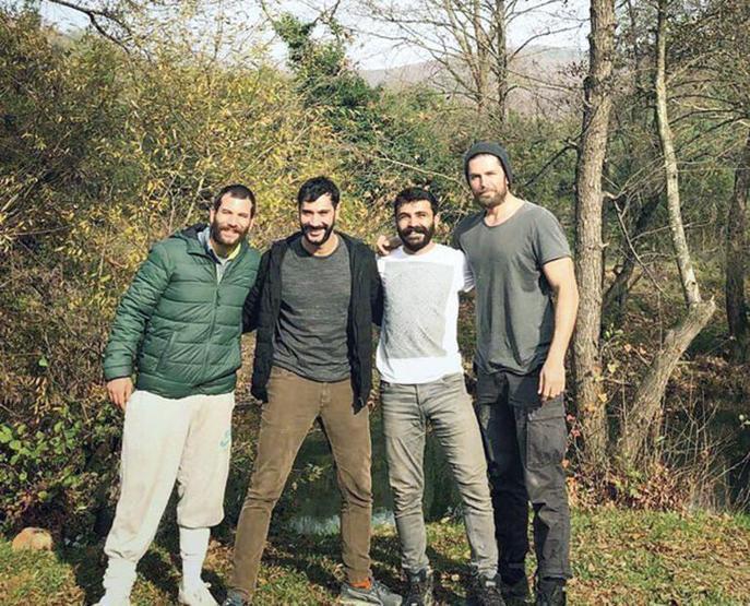 Kampın keyfini çakallar kaçırdı