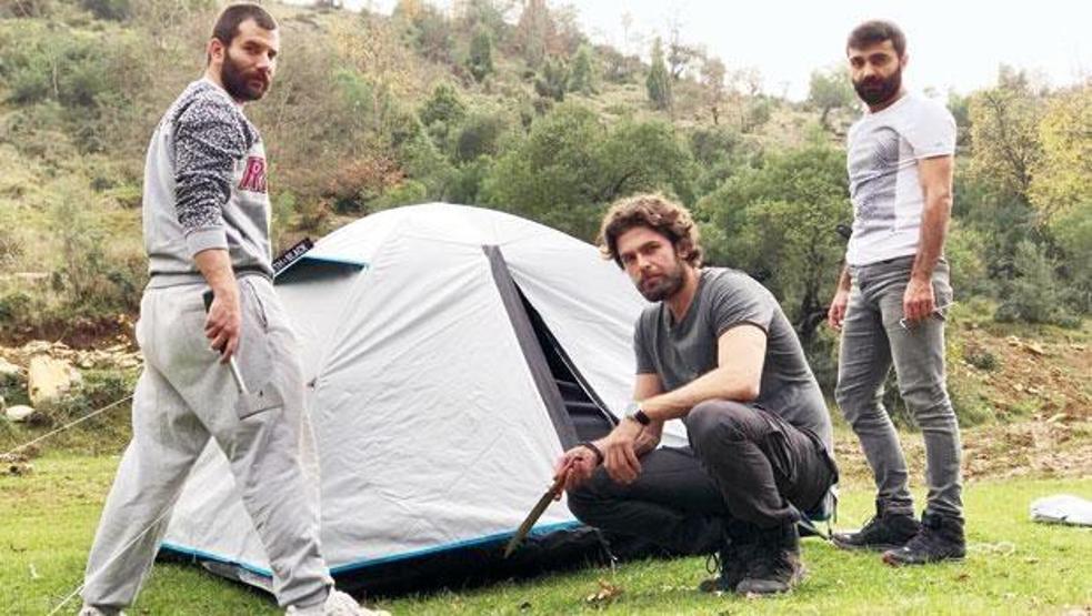 Kampın keyfini çakallar kaçırdı