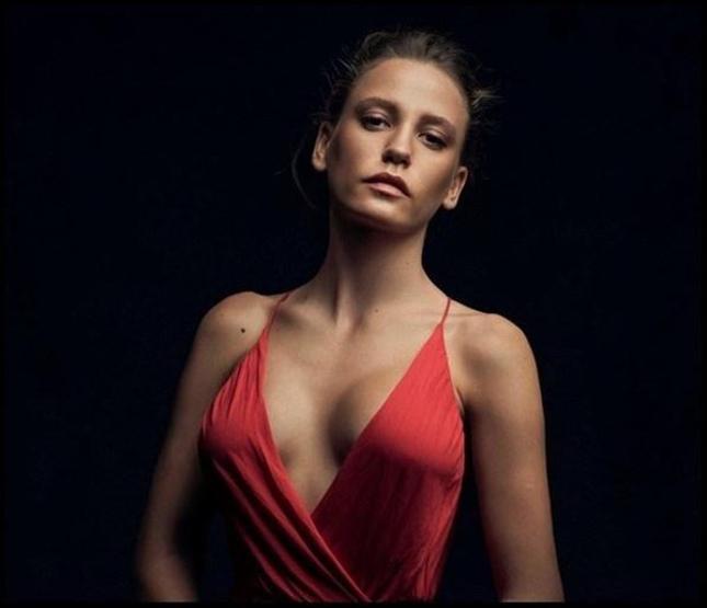 Serenay Sarıkaya yurt dışına gidiyor