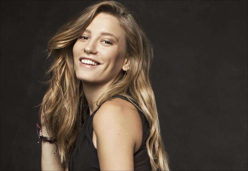 Serenay Sarıkaya yurt dışına gidiyor