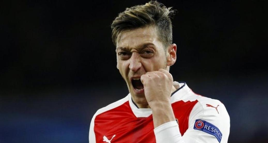 Mesut Özil polisi trolledi