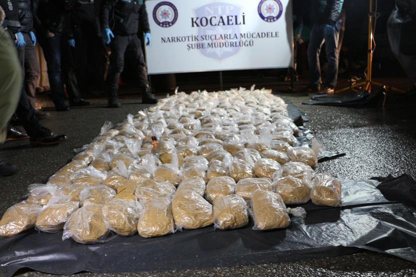 Minibüsün her köşesine uyuşturucu zulalamışlar