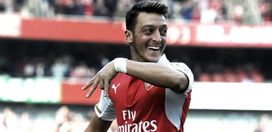 Mesut Özil polisi trolledi