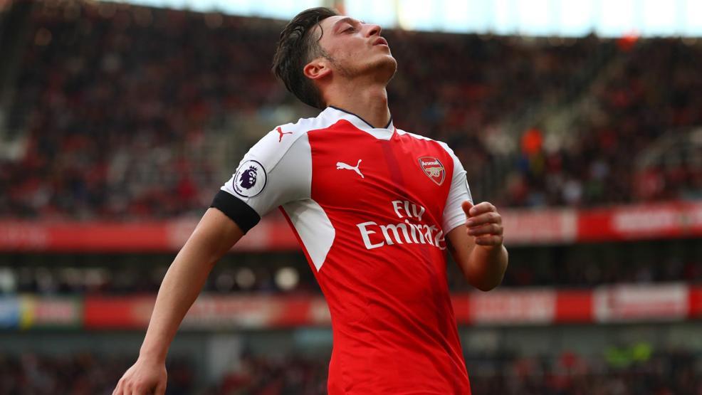Mesut Özil polisi trolledi