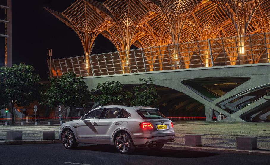 2019 Bentley Bentayga Hybrid fotoğrafları