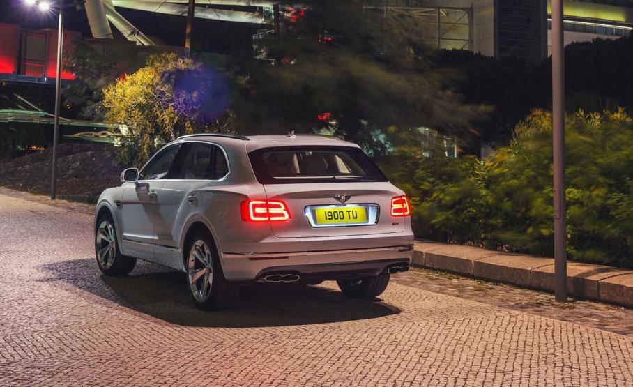 2019 Bentley Bentayga Hybrid fotoğrafları