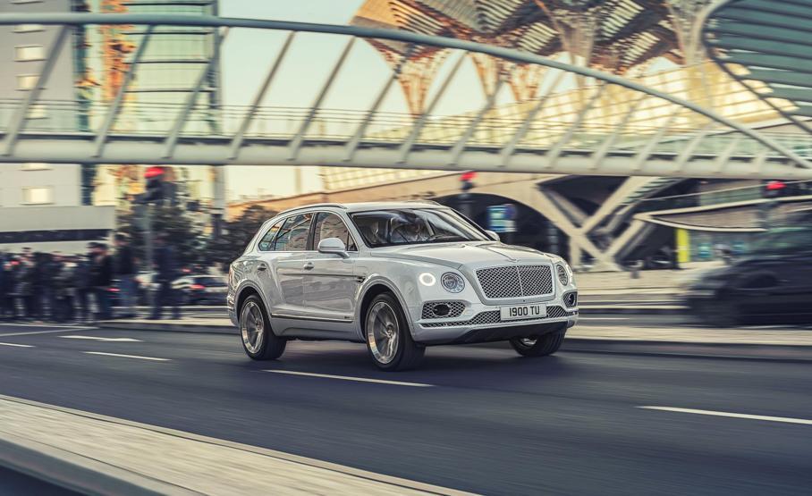 2019 Bentley Bentayga Hybrid fotoğrafları