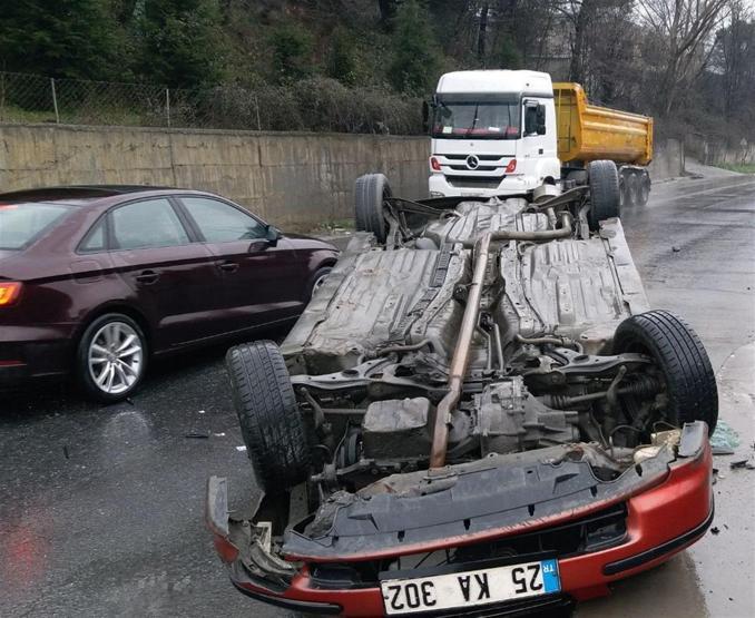 Patron kendini kaybetti: Araçları forkliftle yola böyle fırlattı