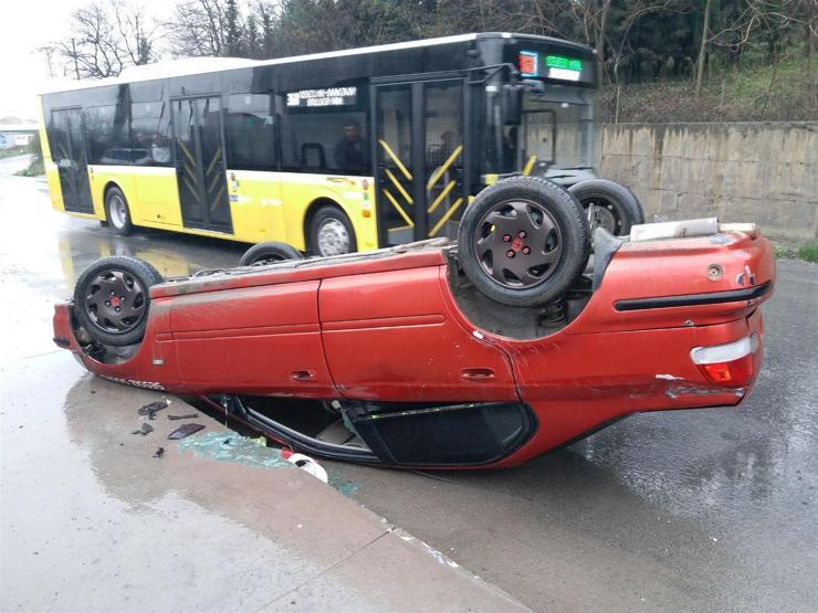 Patron kendini kaybetti: Araçları forkliftle yola böyle fırlattı