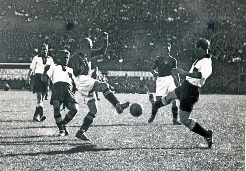 Nazi selamı vermeyen futbolcunun gizemli ölümü