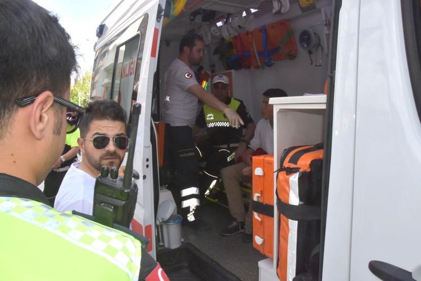 Bakan Eroğlunun konvoyunda korkutan kaza: 1 öğrenci ve 2 polis yaralı