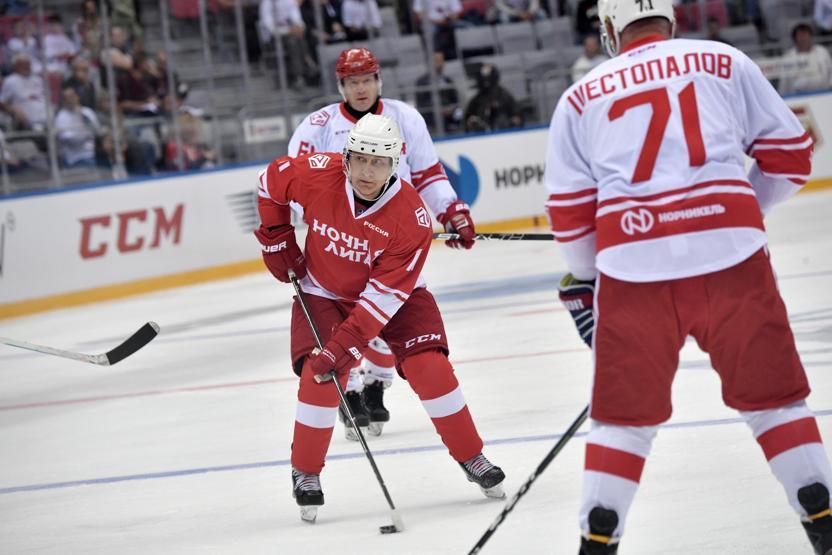Putin, Soçideki Hokey maçında beş gol attı