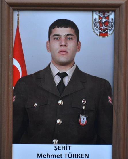 Şehit uzman çavuşu ikizleri uğurladı