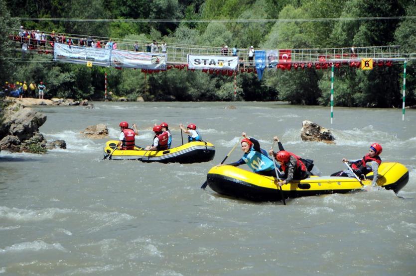 Munzurdaki rafting yarışmasında korku dolu anlar