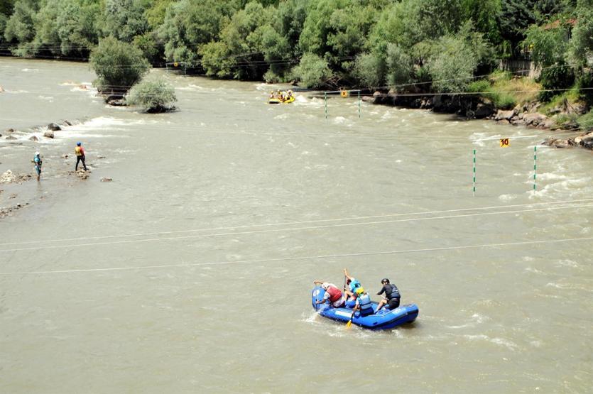 Munzurdaki rafting yarışmasında korku dolu anlar