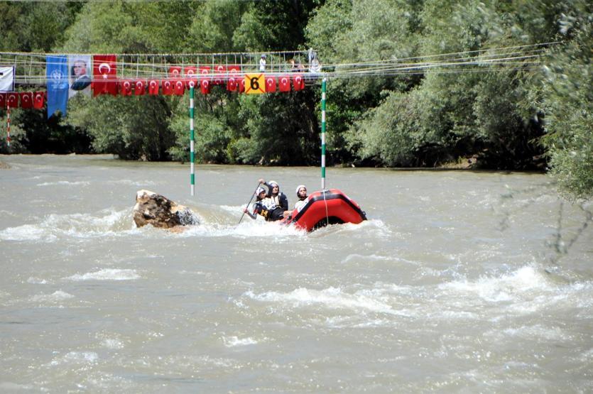 Munzurdaki rafting yarışmasında korku dolu anlar