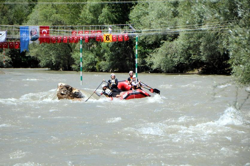 Munzurdaki rafting yarışmasında korku dolu anlar