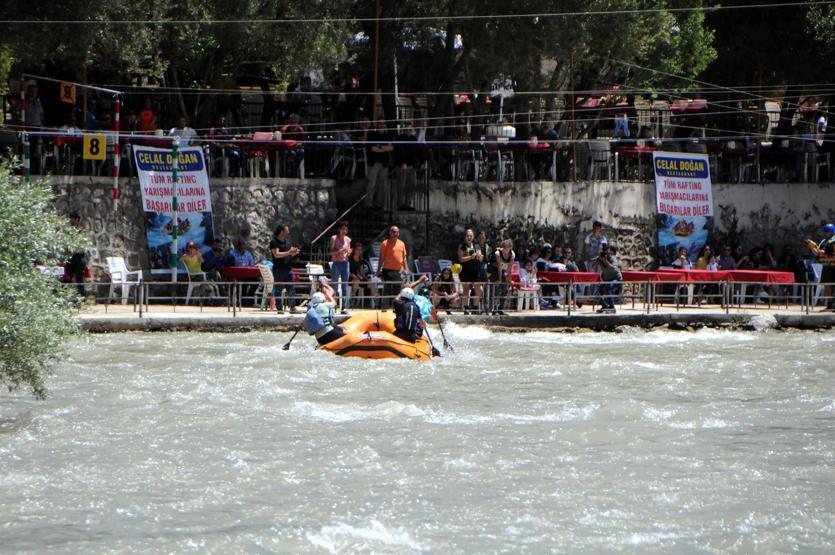 Munzurdaki rafting yarışmasında korku dolu anlar