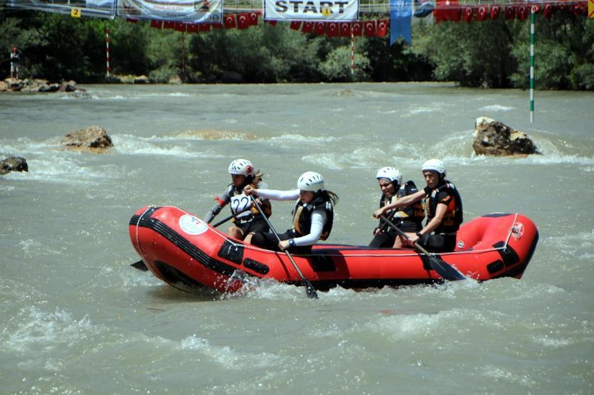 Munzurdaki rafting yarışmasında korku dolu anlar