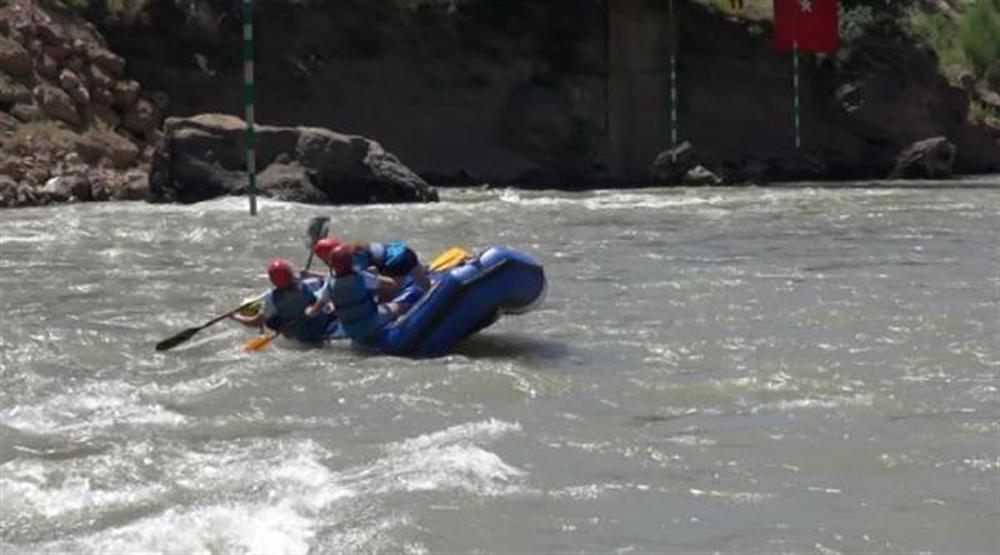 Munzurdaki rafting yarışmasında korku dolu anlar