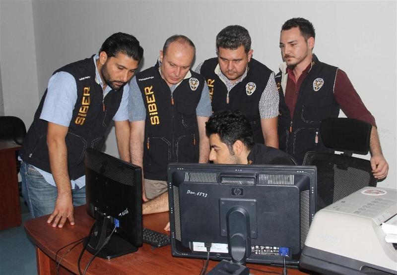 Sanal devriye: Bu polislerin görevi 7/24 sosyal medyayı takip etmek