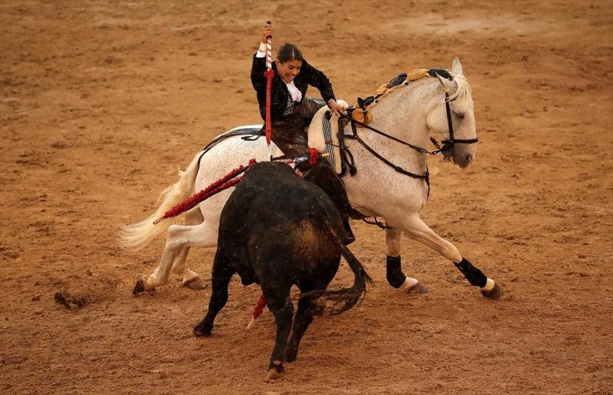 Kadın matador arenaya çıktı