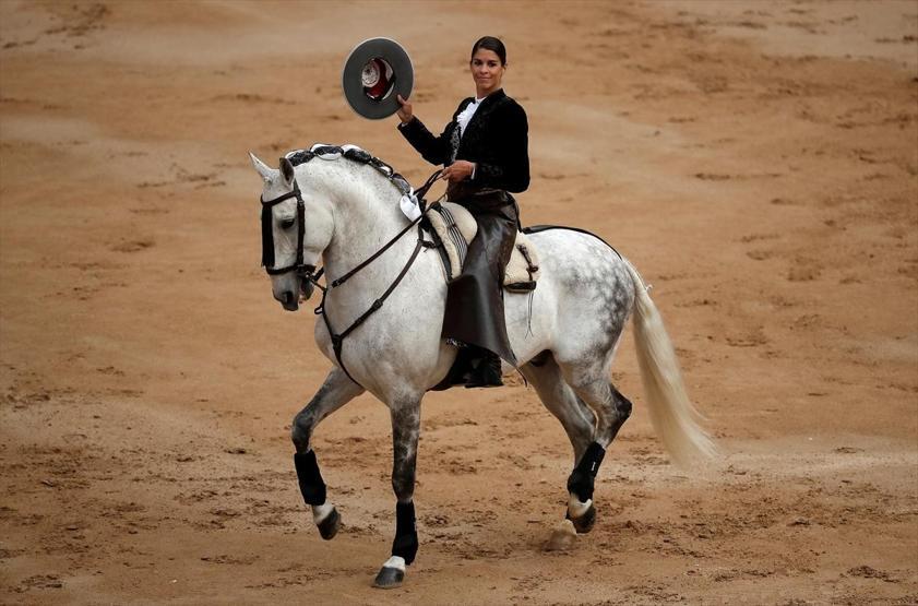 Kadın matador arenaya çıktı