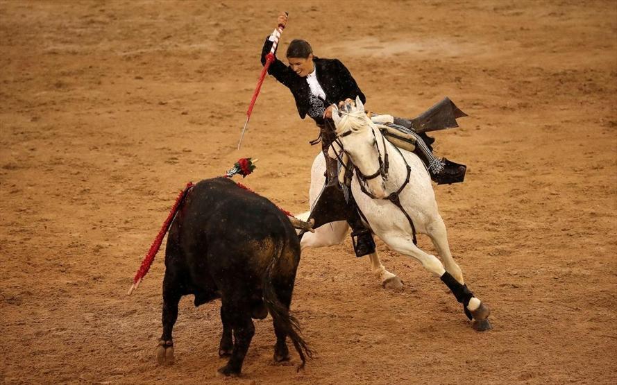 Kadın matador arenaya çıktı