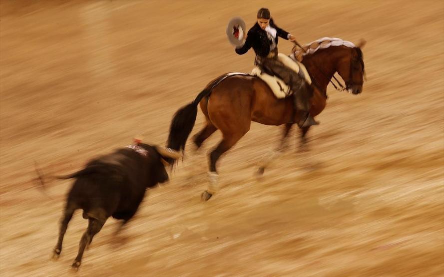 Kadın matador arenaya çıktı