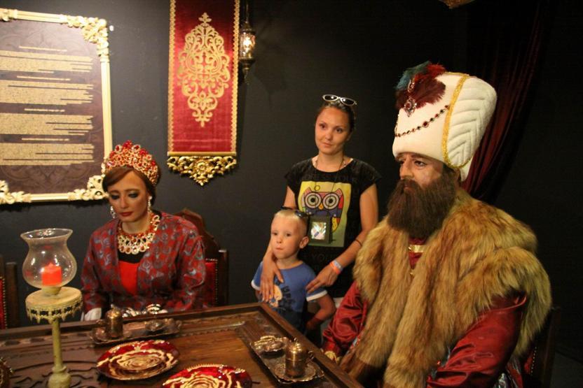 Antalyada padişahların mum heykel müzesi açıldı
