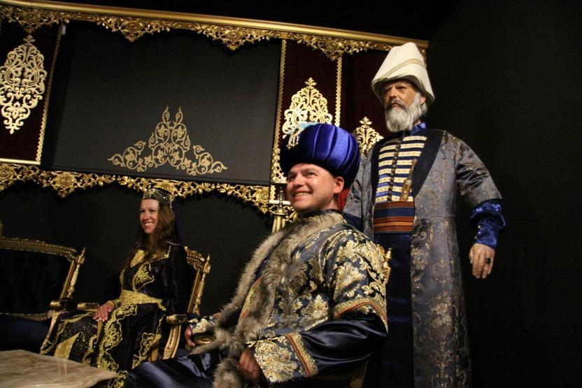 Antalyada padişahların mum heykel müzesi açıldı